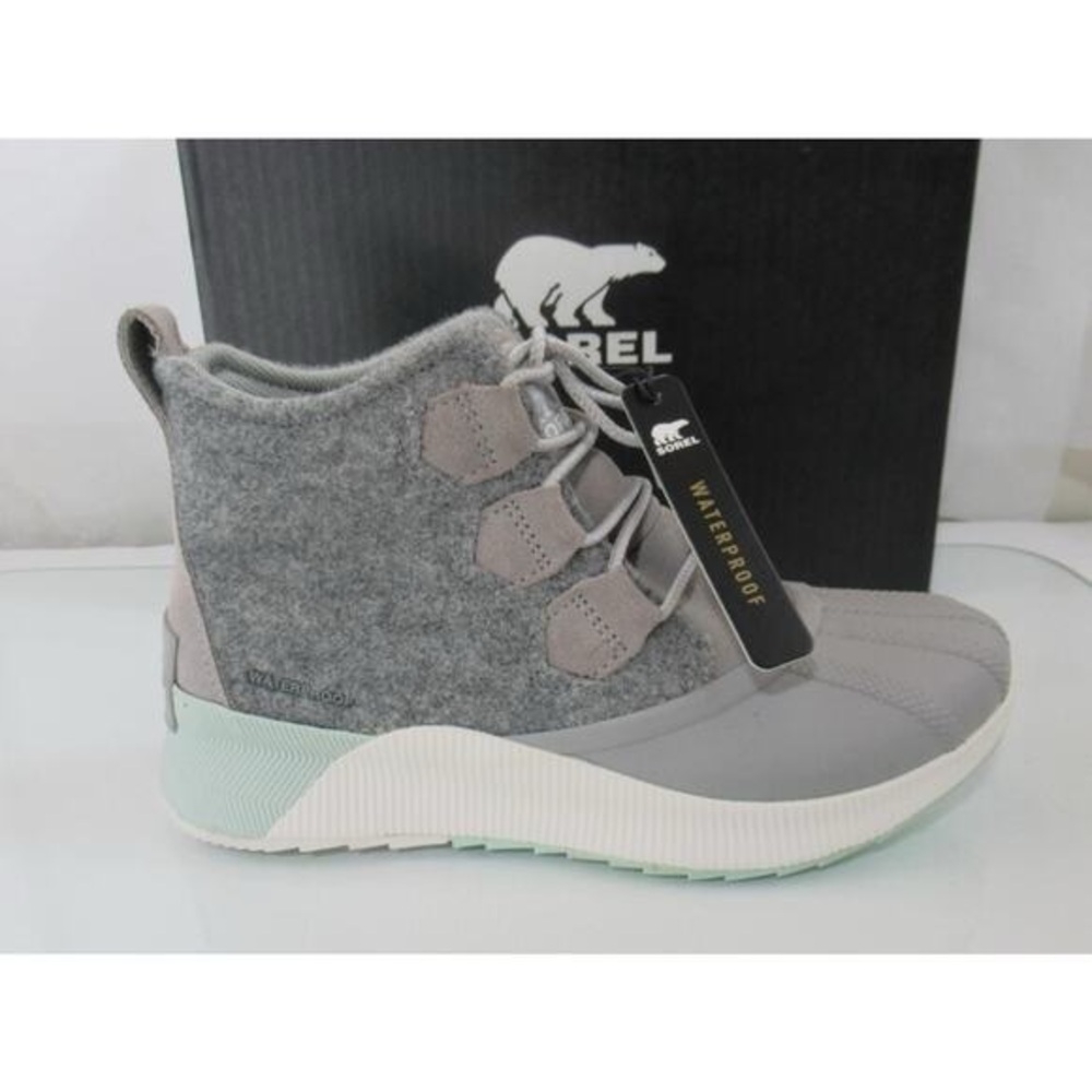 Sorel Women's Gray and White Waterproof Boots